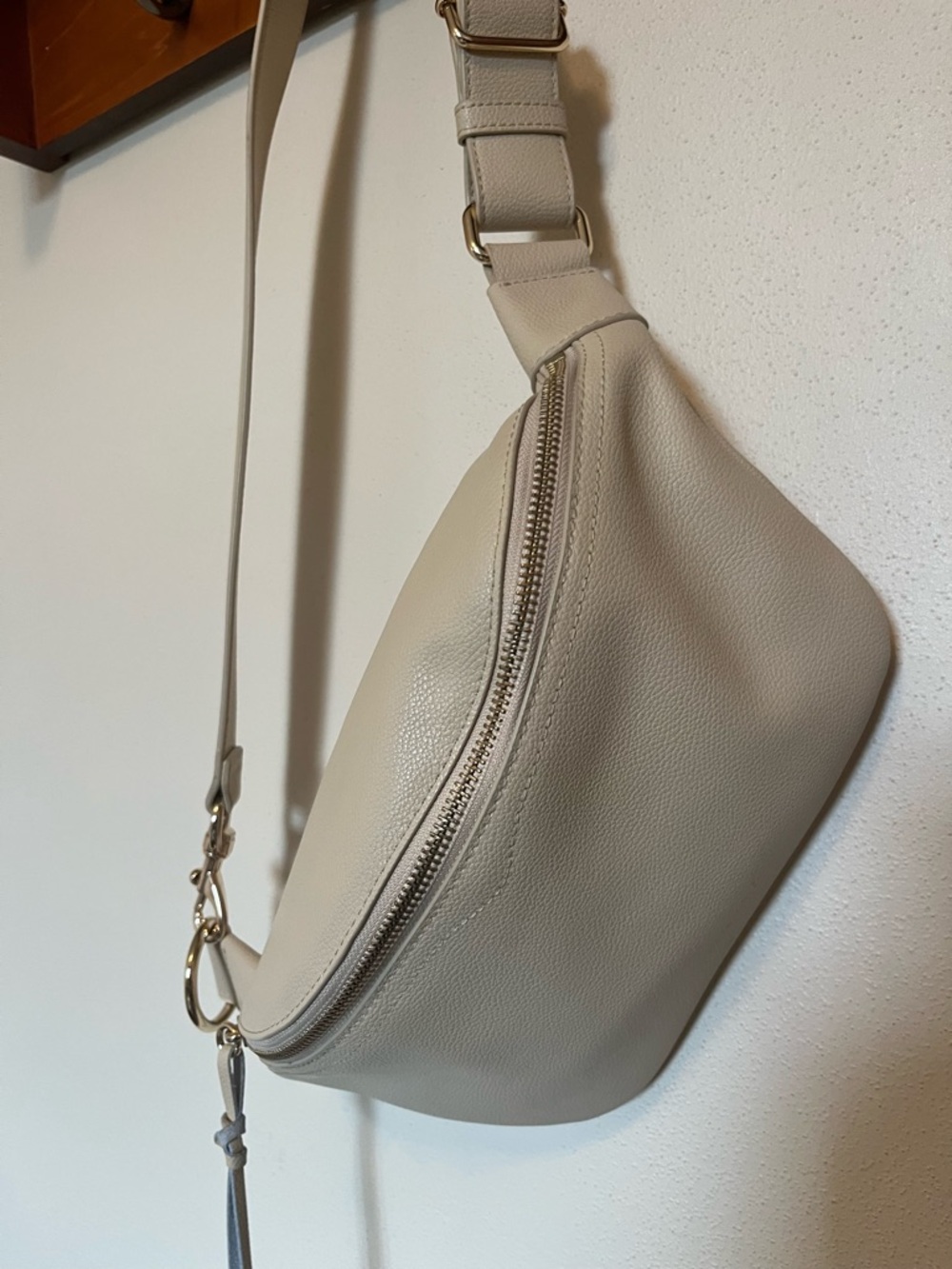 NWOT Rebecca Minkoff Bree Belt Bag Cream Leather with Gold Zip Crossbody - Picture 2 of 8